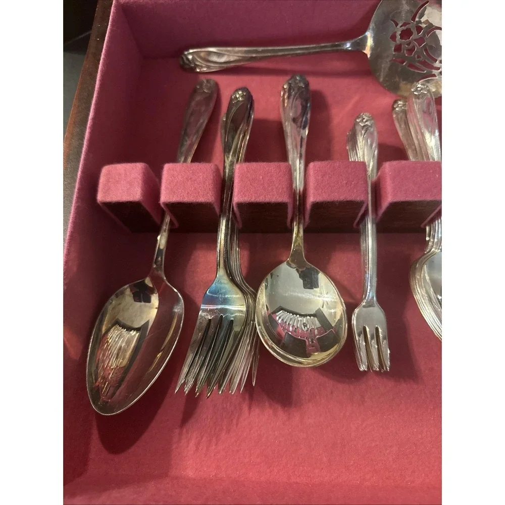 1847 Rogers Bros Silverplate Daffodil Wood Chest 61 Pieces Set 1950S #1